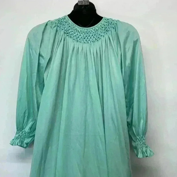 Vintage mint green nightgown size small - Picture 8 of 8